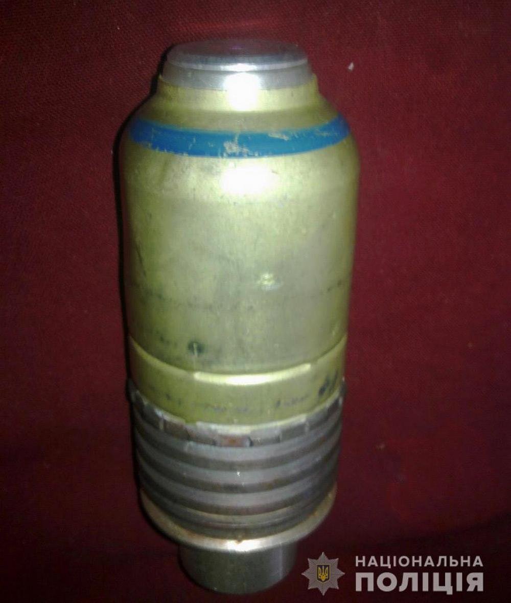 В сумке у мужчины лежал гранатометный выстрел ВОГ-25 В сумке у мужчины лежал гранатометный выстрел ВОГ-25