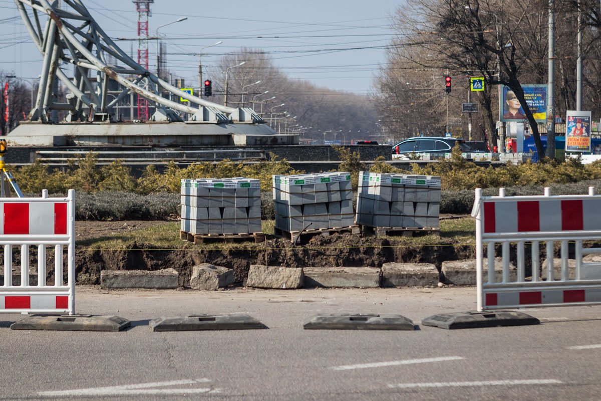 Движение транспорта на этом участке дороги не затруднено