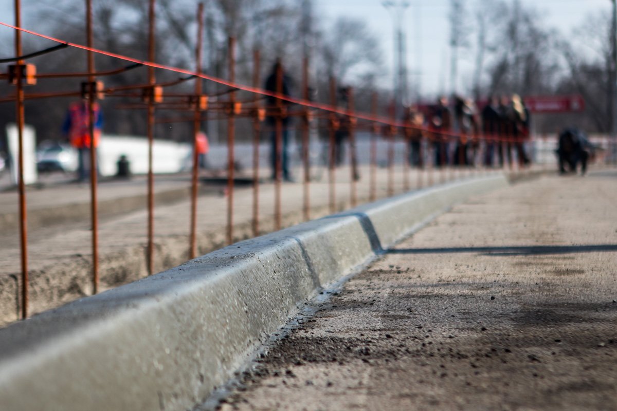 Гранитные бордюры будут устанавливать на центральных улицах