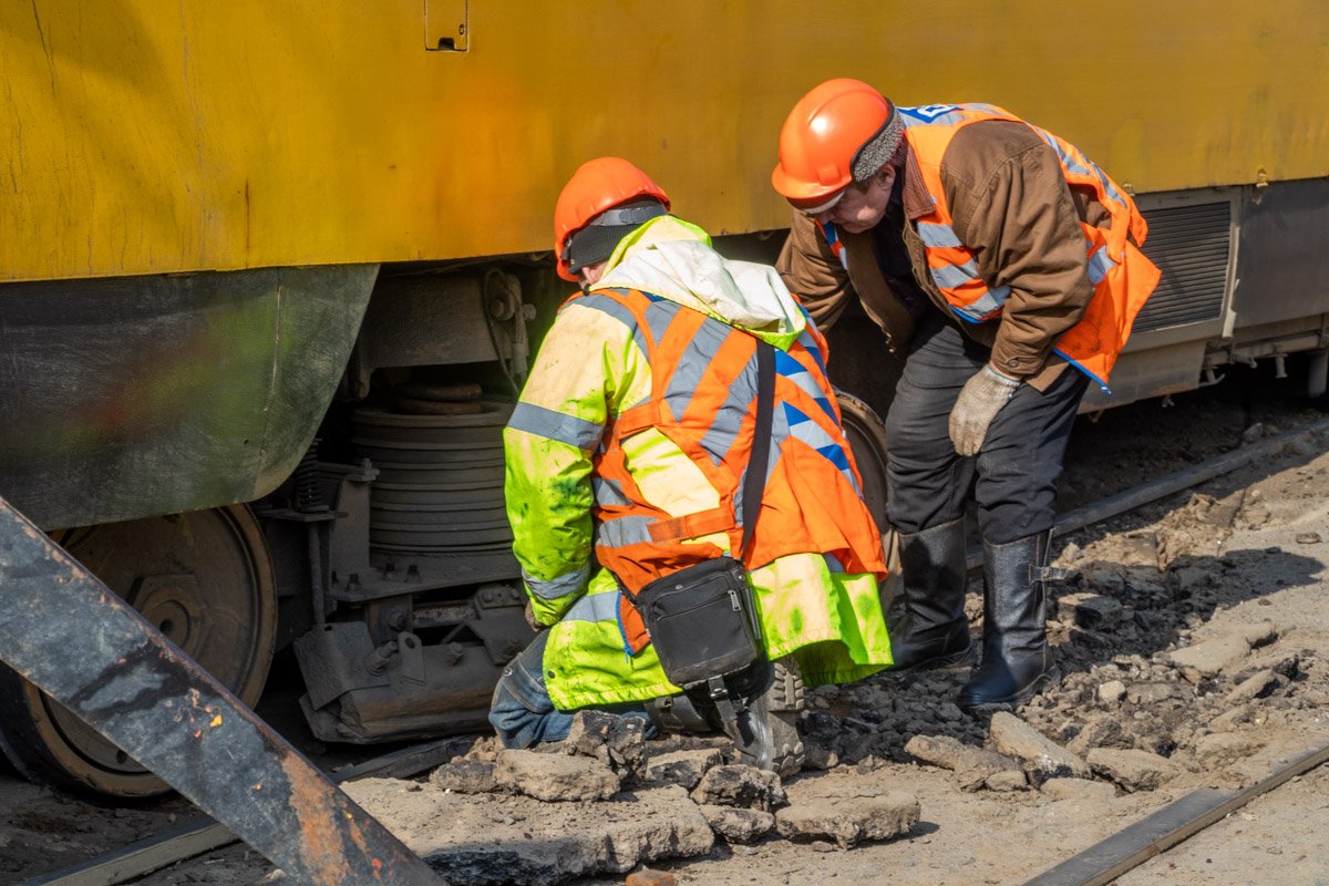 Аварийная бригада уже работает на месте Аварийная бригада уже работает на месте