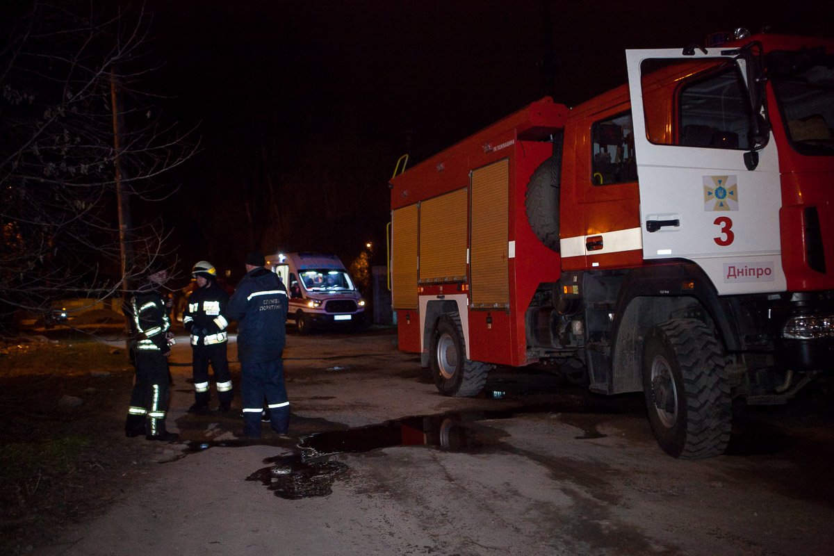 На месте работали 3-я и 4-я пожарно-спасательные части ГСЧС На месте работали 3-я и 4-я пожарно-спасательные части ГСЧС