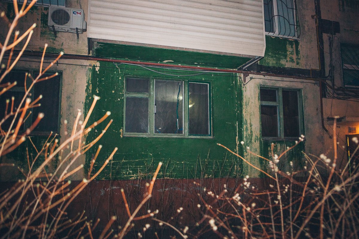 Мужчина на первом этаже решил развести костер в квартире Мужчина на первом этаже решил развести костер в квартире