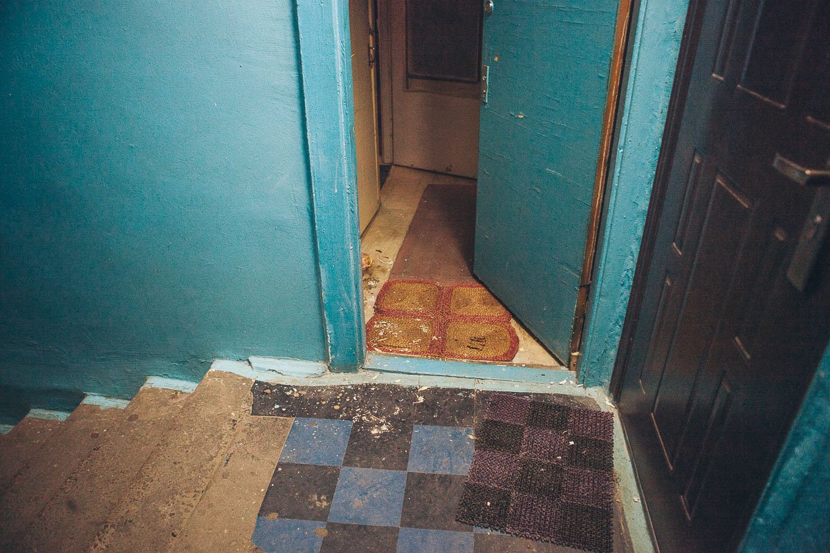 Жильцы дома говорят, что это уже не первый подобный случай Жильцы дома говорят, что это уже не первый подобный случай