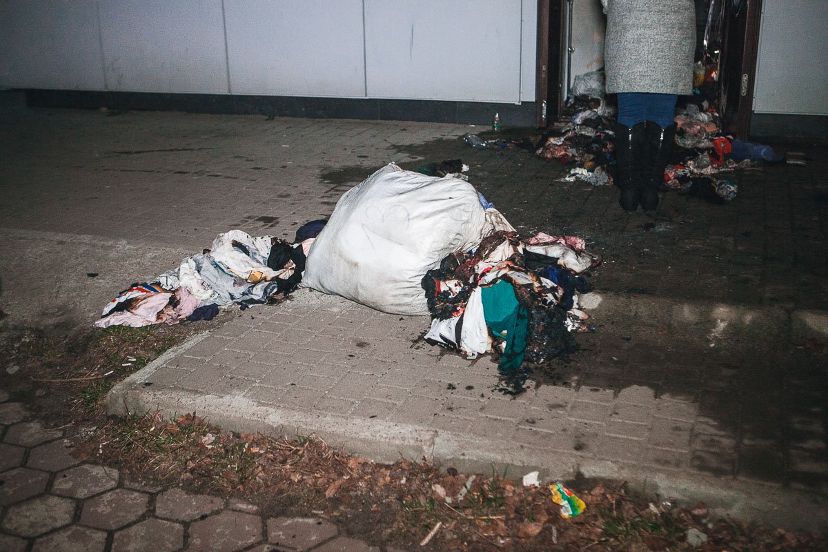 Возгорание началось в задней части магазина