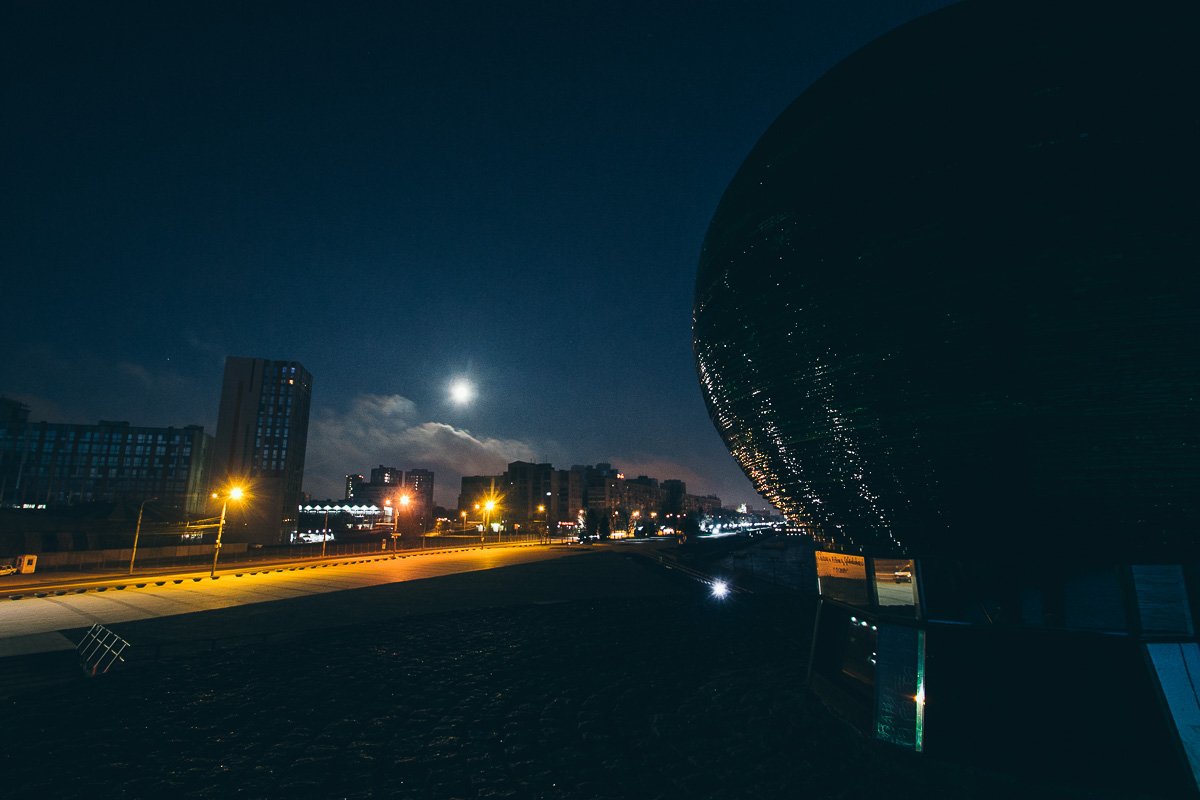 Суперлуние в небе над Днепром Суперлуние в небе над Днепром