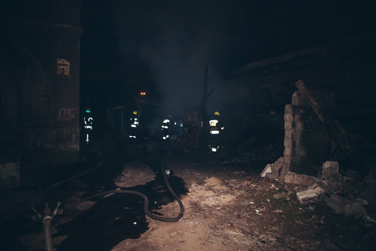 На Маяковского, 3 горели склады На Маяковского, 3 горели склады