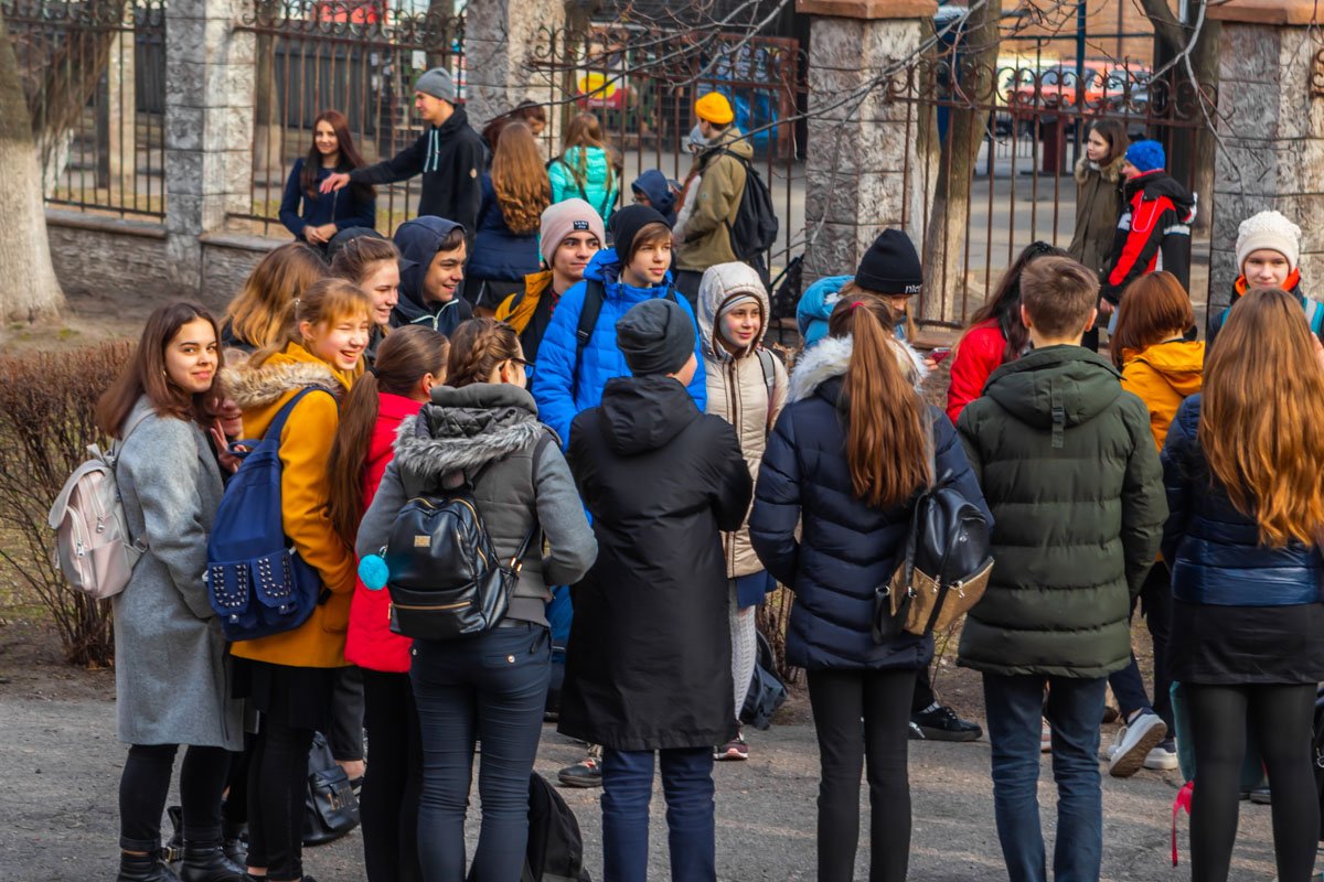В учебном заведении стоит запах дыма и нет света В учебном заведении стоит запах дыма и нет света