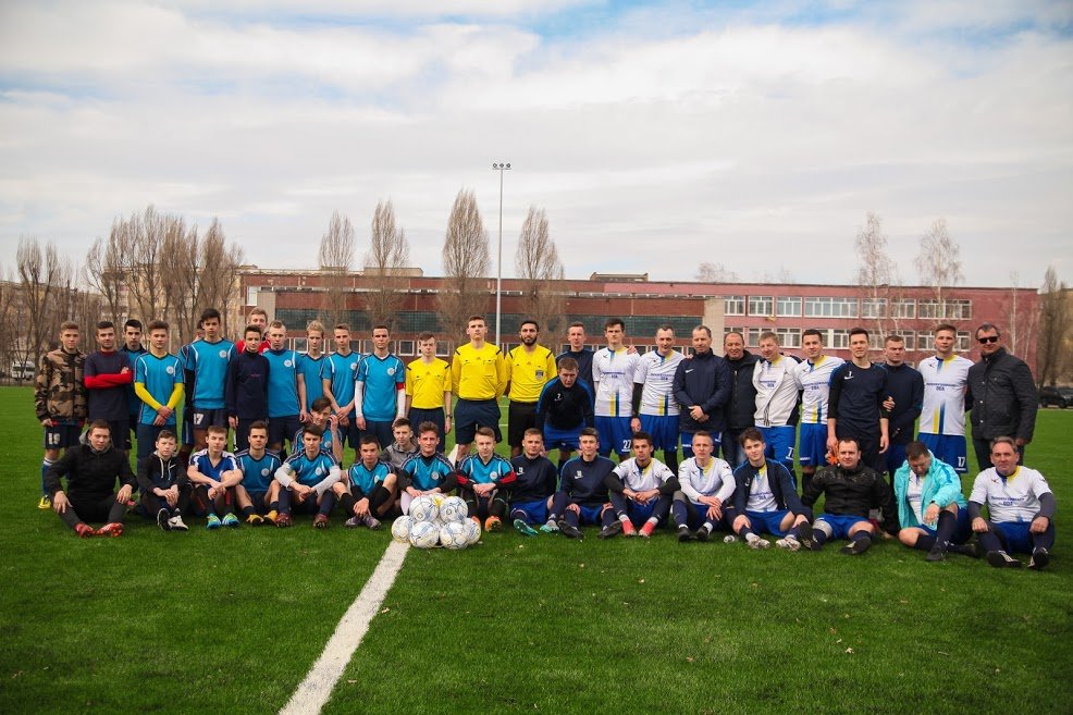 Команды сошлись на новом поле