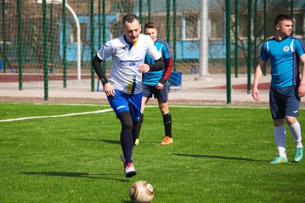 Как всегда - советник председателя ДнепрОГА Юрий Голик тоже вышел на поле