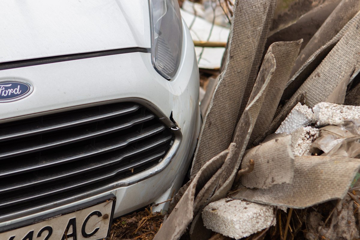 Автомобиль Ford двигался по улице Канатной и собирался повернуть на улицу Владимира Антоновича