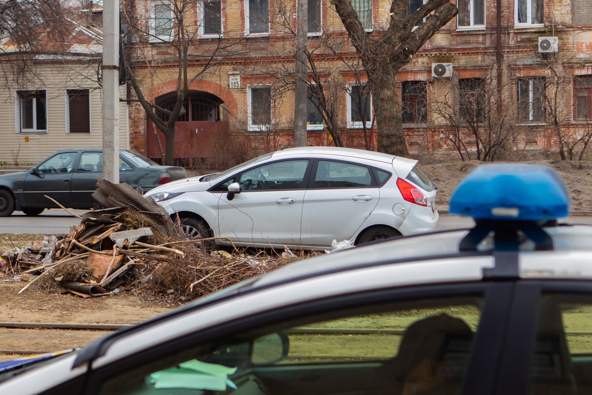 Водитель Ford увидел надвигающийся на него КАМАЗ и пытался избежать столкновения