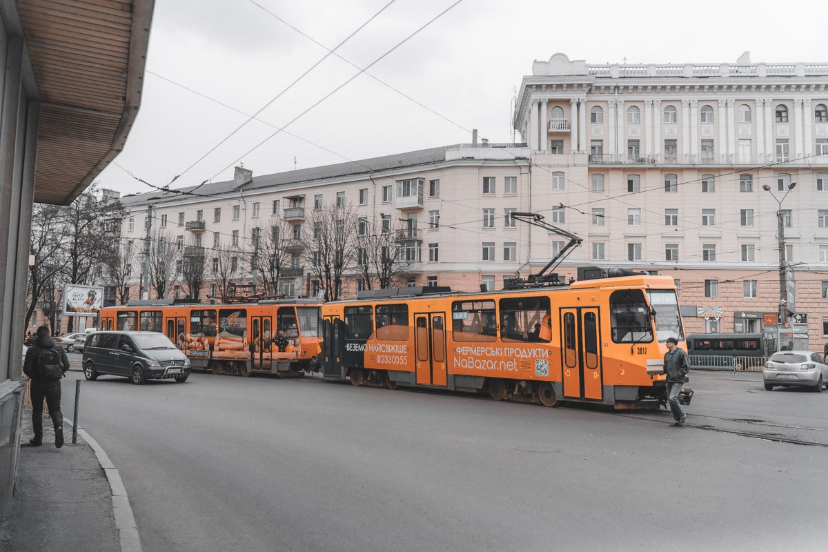 По словам водителя электротранспорта, водитель маршрутки проигнорировал то, что едет трамвай и не уступил дорогу
