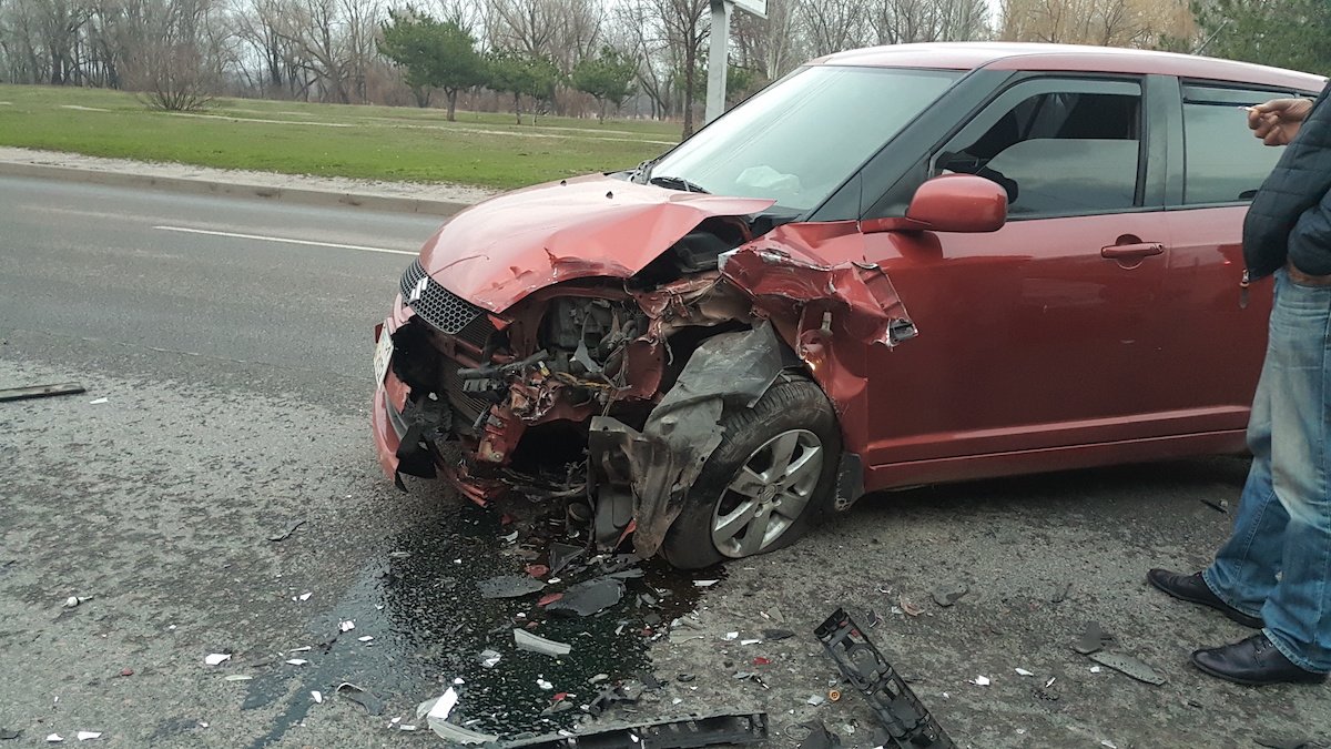 Два из трех автомобилей серьезно повреждены Два из трех автомобилей серьезно повреждены