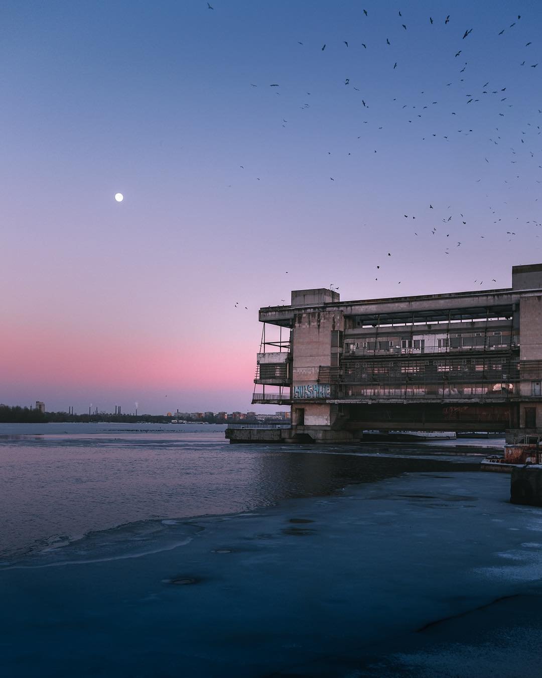 Весна растапливает лед. Фото: artemlazarev_ph