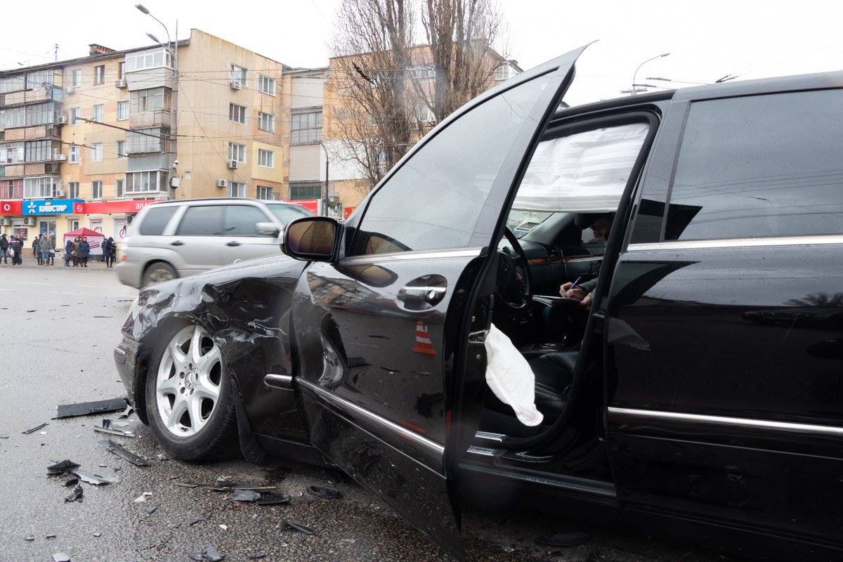 Автомобили сильно пострадали 