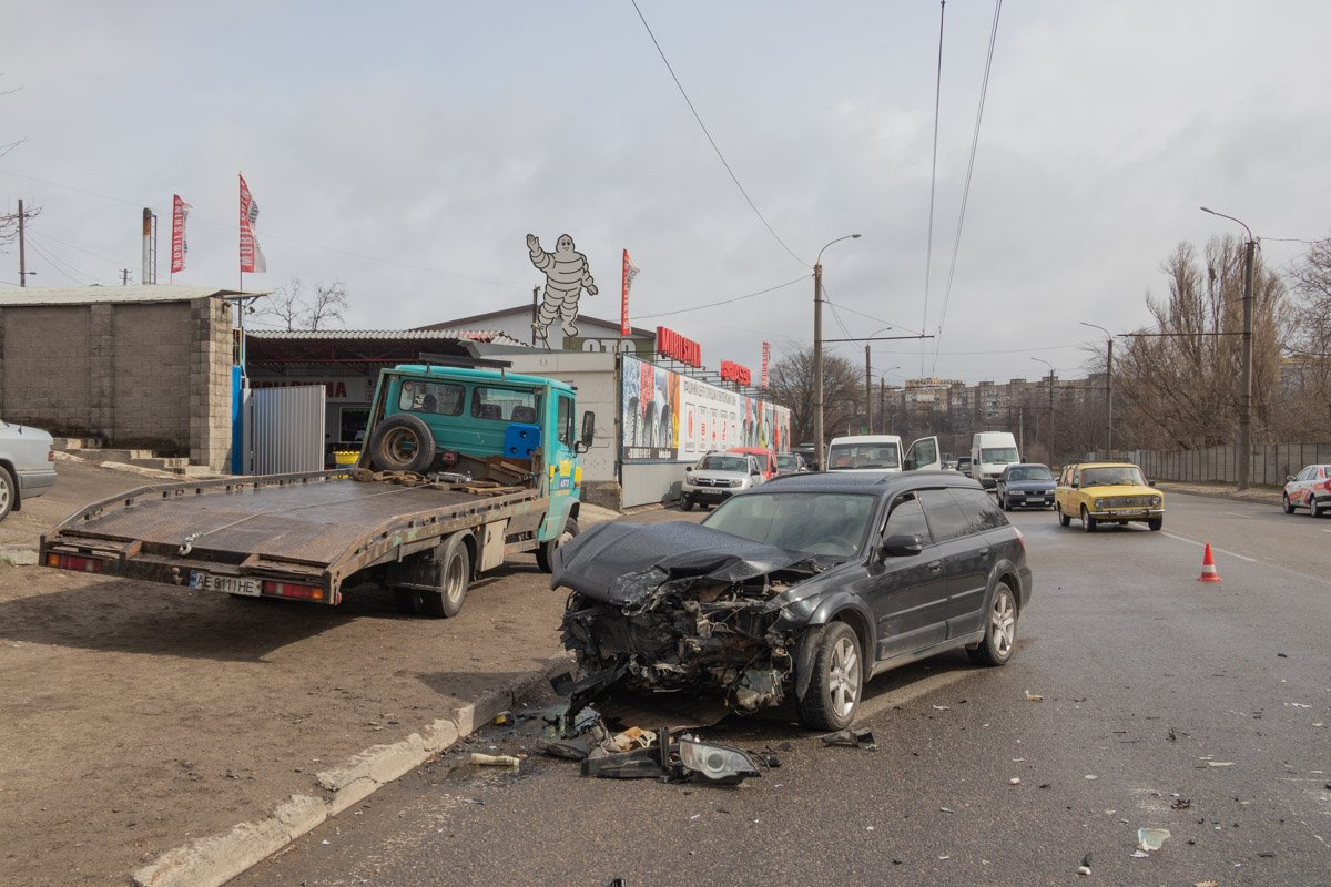В результате происшествия пострадала женщина - пассажир Subaru