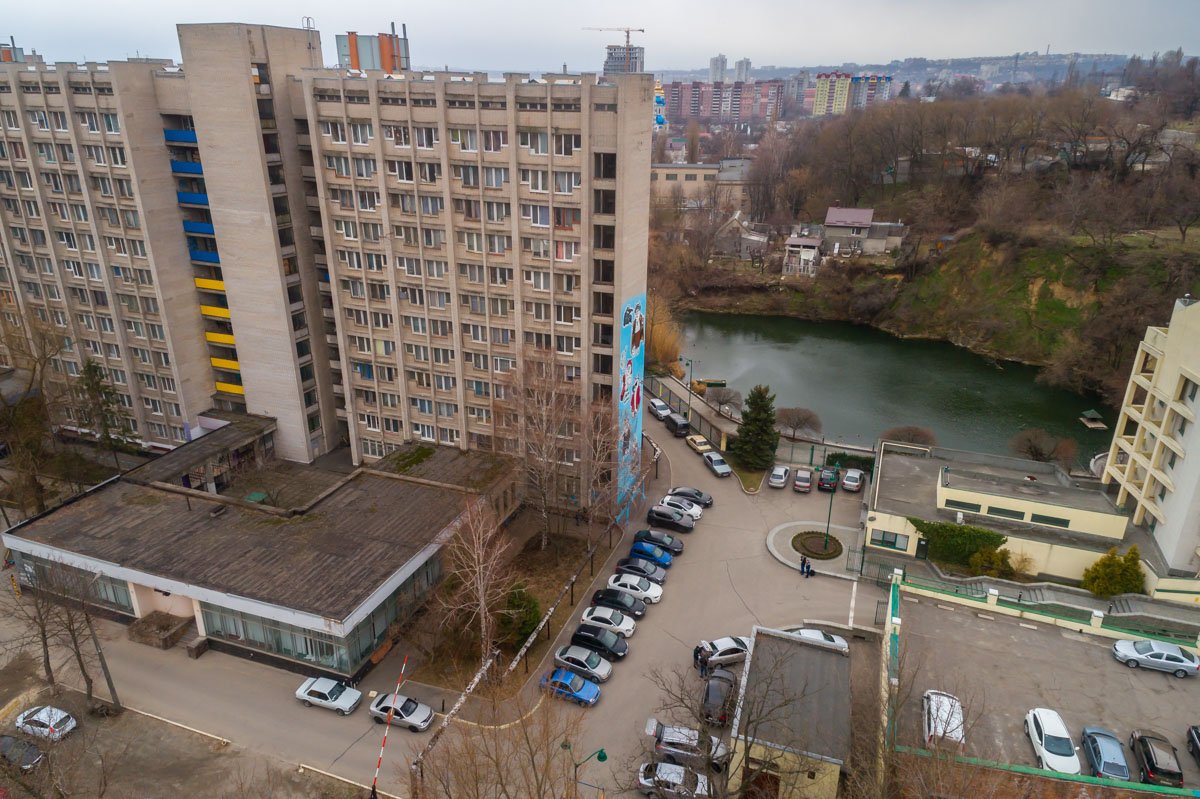  Рисунок сотворили на одном из 12-этажных домов на улице Набережной Победы, 44а