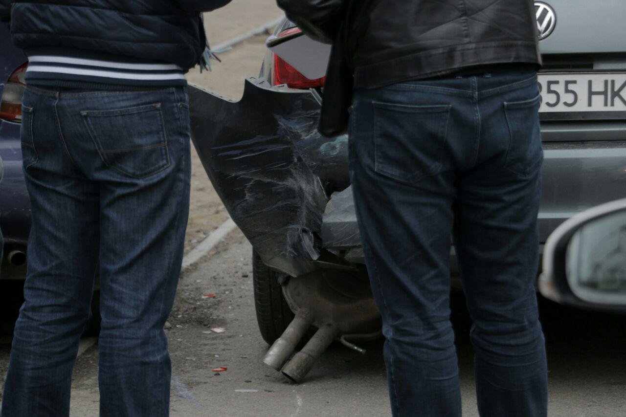 В Днепре на проспекте Богдана Хмельницкого столкнулись три автомобиля: движение трамваев парализовано 3