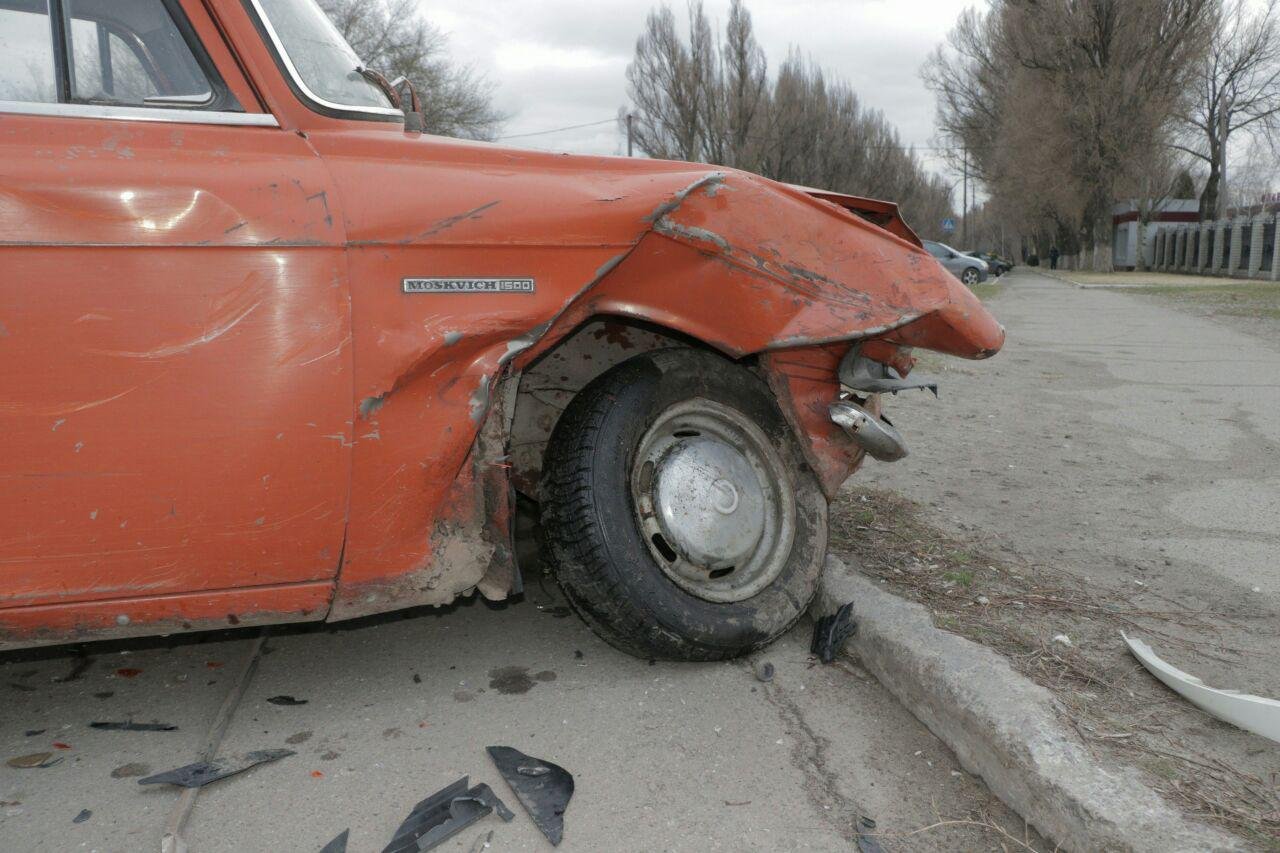 Москвичу тоже досталось