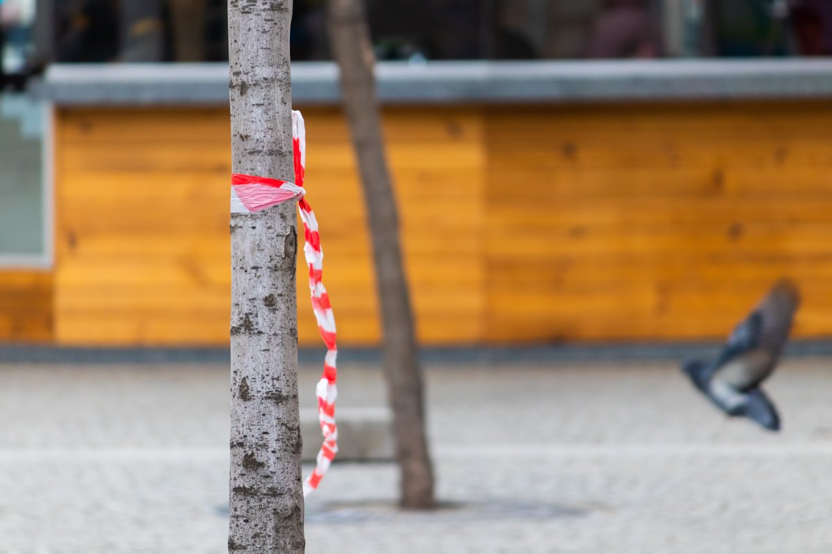 В Днепре на Европейской площади непогода оборвала крышу здания