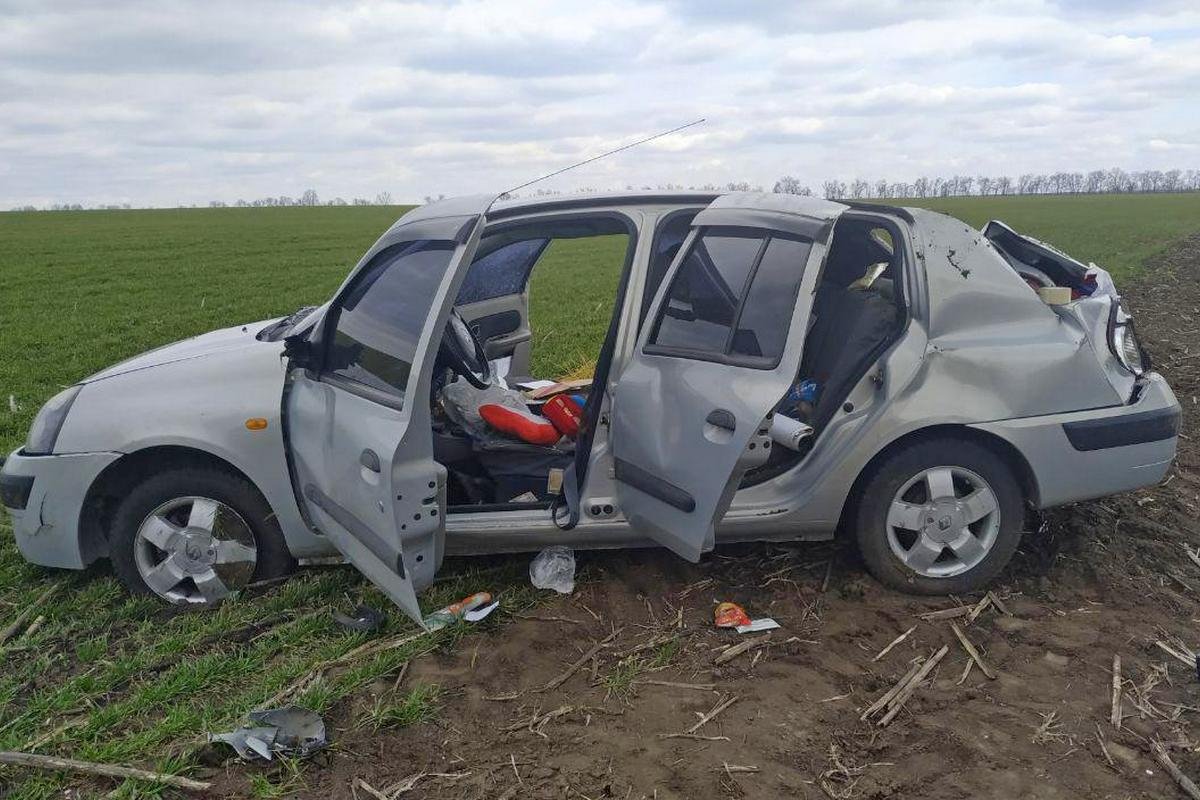 Предварительно, водитель автомобиля не справилась с управлением Предварительно, водитель автомобиля не справилась с управлением