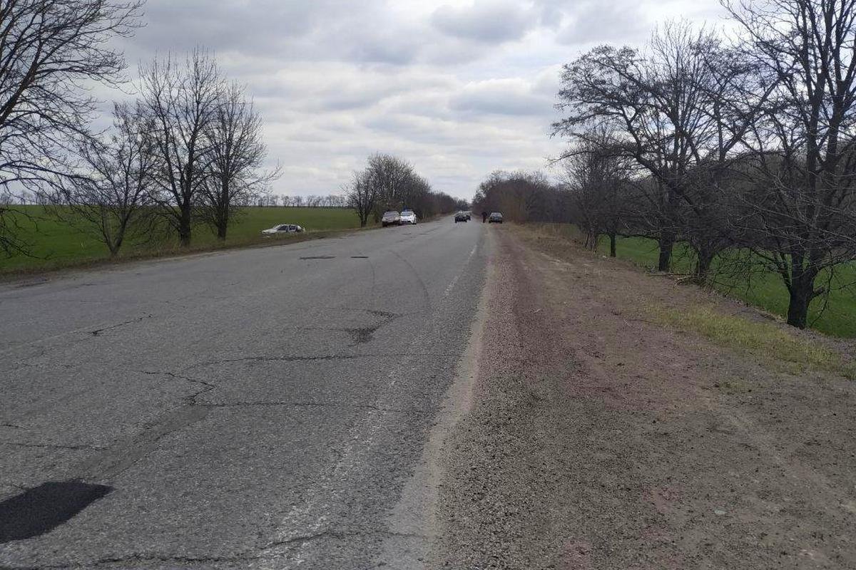 Предварительно, автомобиль выехал на встречку и слетел с дороги в кювет Предварительно, автомобиль выехал на встречку и слетел с дороги в кювет