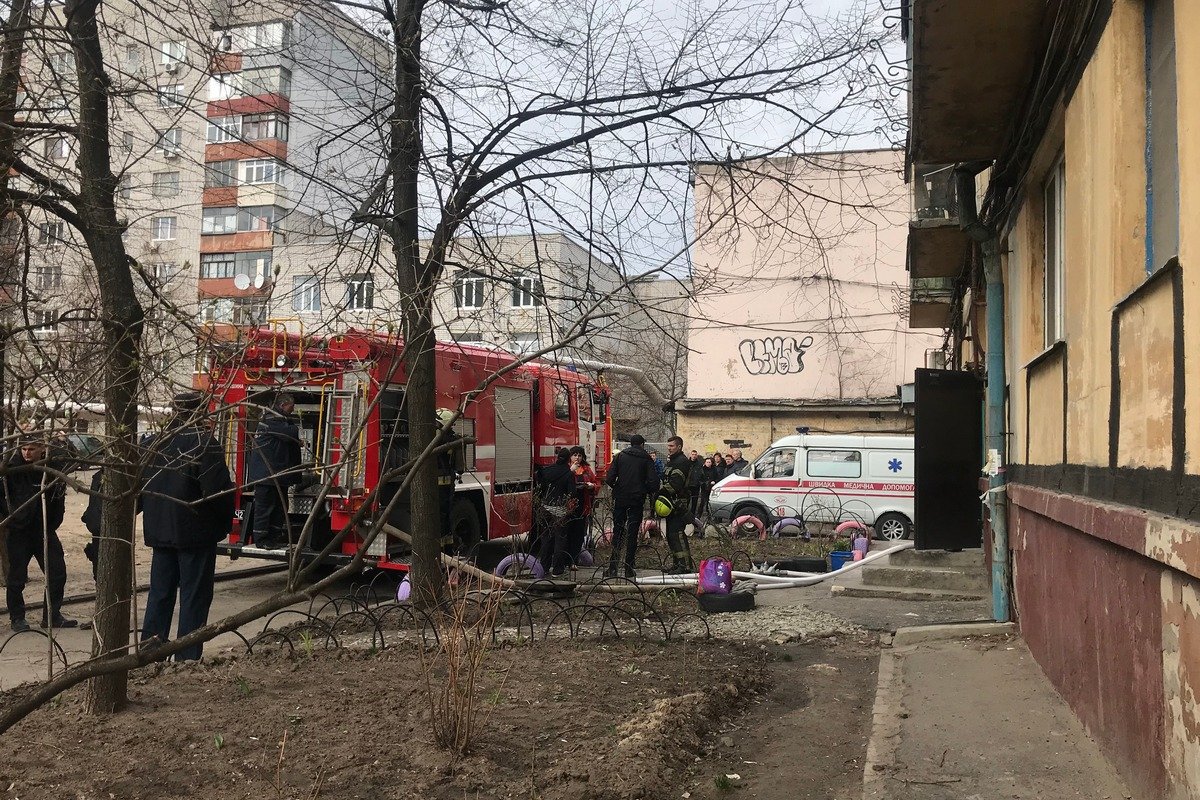 На пятом этаже дома № 36 загорелась квартира На пятом этаже дома № 36 загорелась квартира