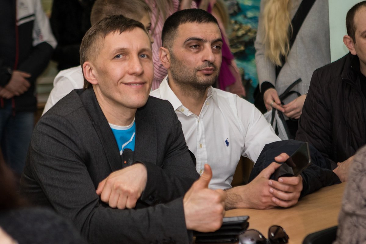 Первым делом организаторы поздравили всех присутствующих с праздником Первым делом организаторы поздравили всех присутствующих с праздником