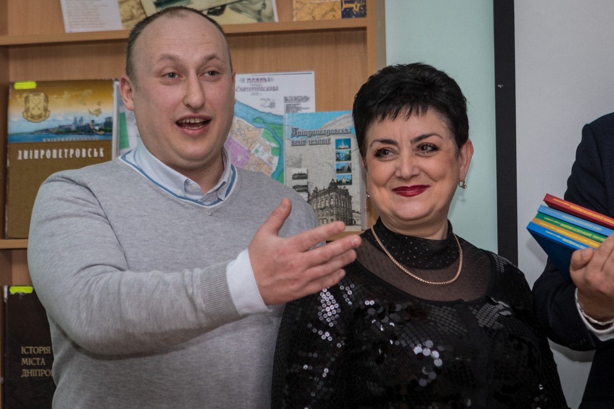 Для гостей приготовили фуршет, состоящий из вкуснейших блюд национальной кухни Для гостей приготовили фуршет, состоящий из вкуснейших блюд национальной кухни