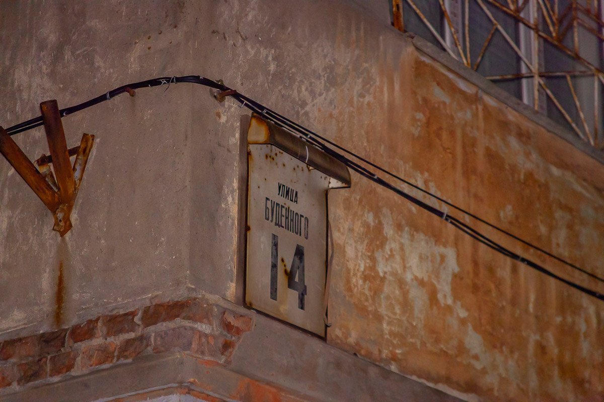 17-летняя девушка выпала из окна