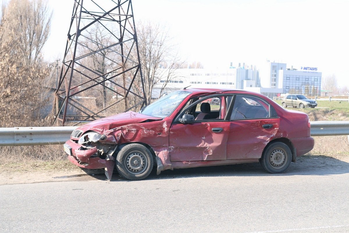 Удар пришелся на левую сторону