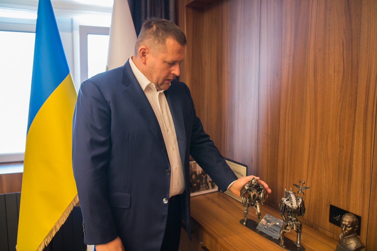 В кабинете Филатова что ни вещь - то настоящий музейный экспонат В кабинете Филатова что ни вещь - то настоящий музейный экспонат