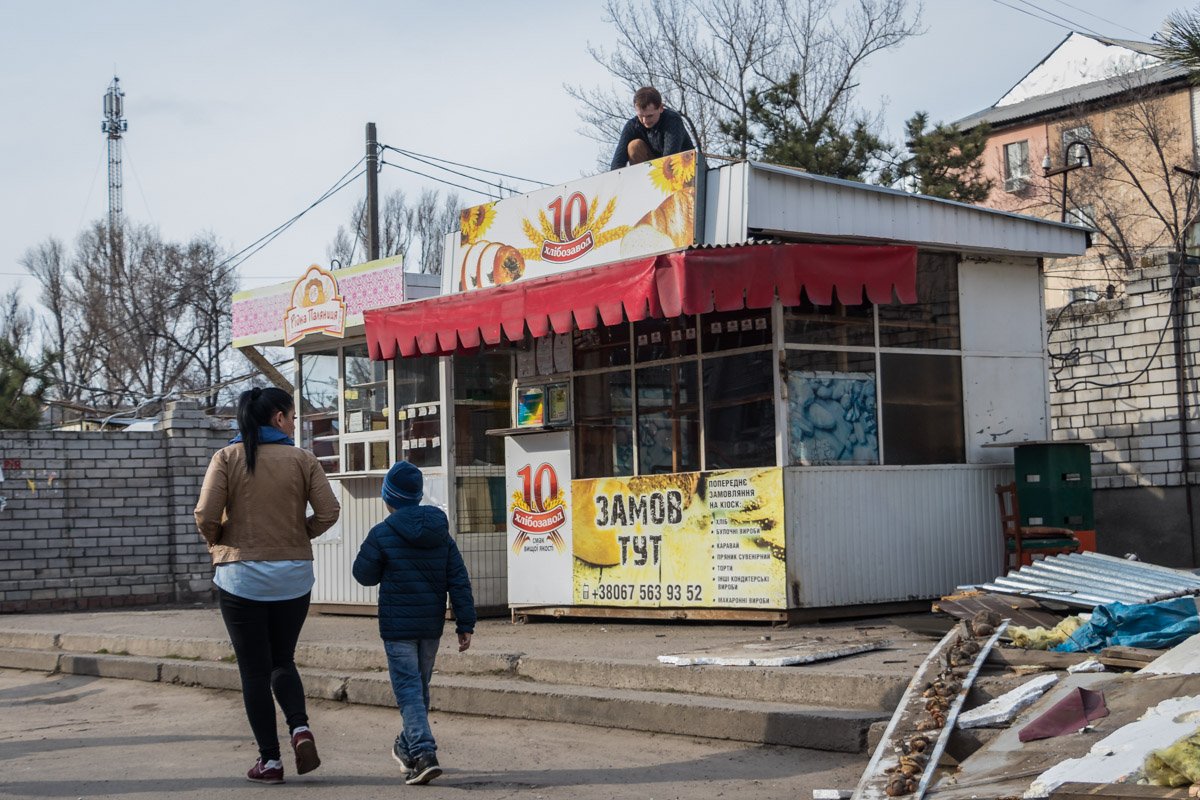 Люди решили покинуть не ждать коммунальщиков, а покинуть место самостоятельно Люди решили покинуть не ждать коммунальщиков, а покинуть место самостоятельно