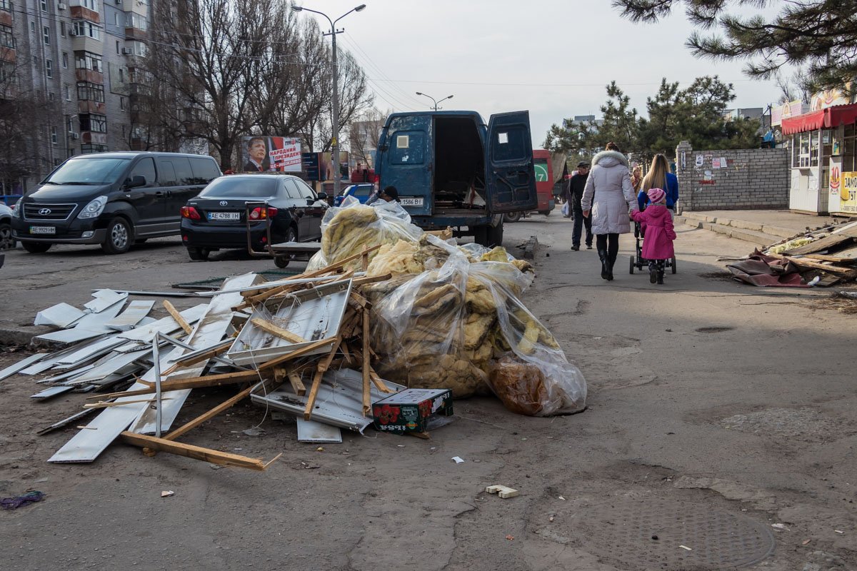 Не удивительно — своими же руками они рушат то, что строили несколько лет Не удивительно — своими же руками они рушат то, что строили несколько лет