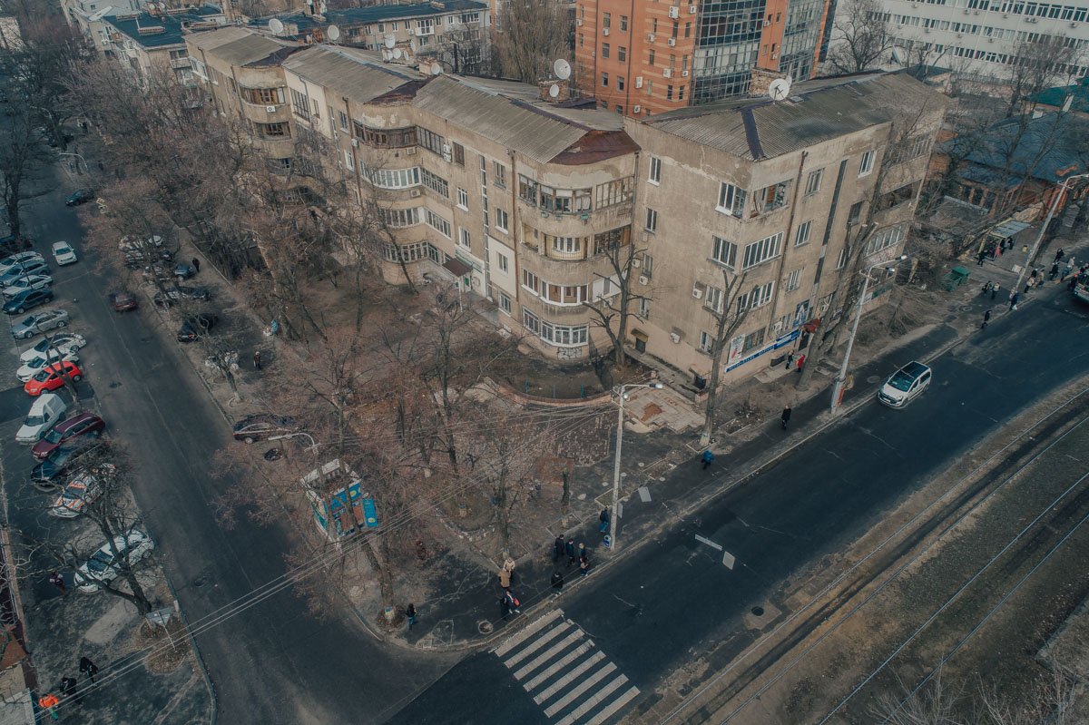 Несколько дней назад таким же образом исчезли все ларьки на площади Соборной Несколько дней назад таким же образом исчезли все ларьки на площади Соборной