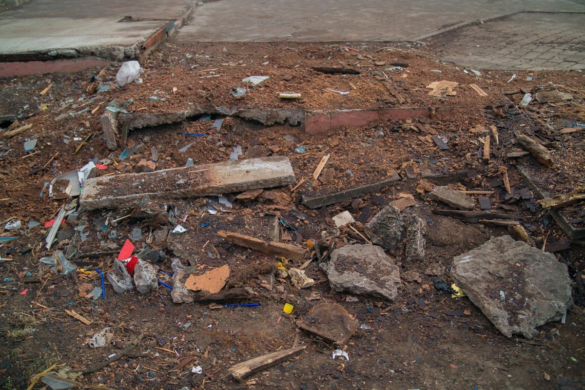 Результат — от маленьких «будочек» остались лишь щепки Результат — от маленьких «будочек» остались лишь щепки