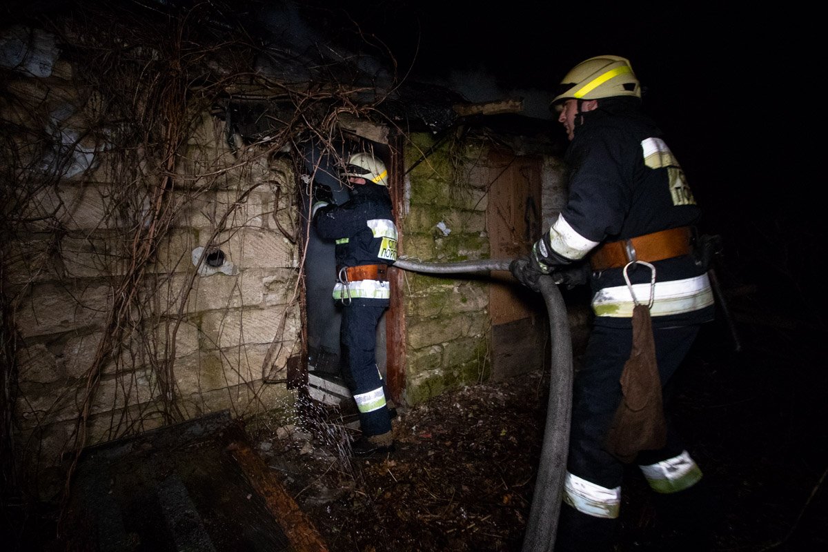 Локализировать очаг возгорания спасателям удалось достаточно быстро