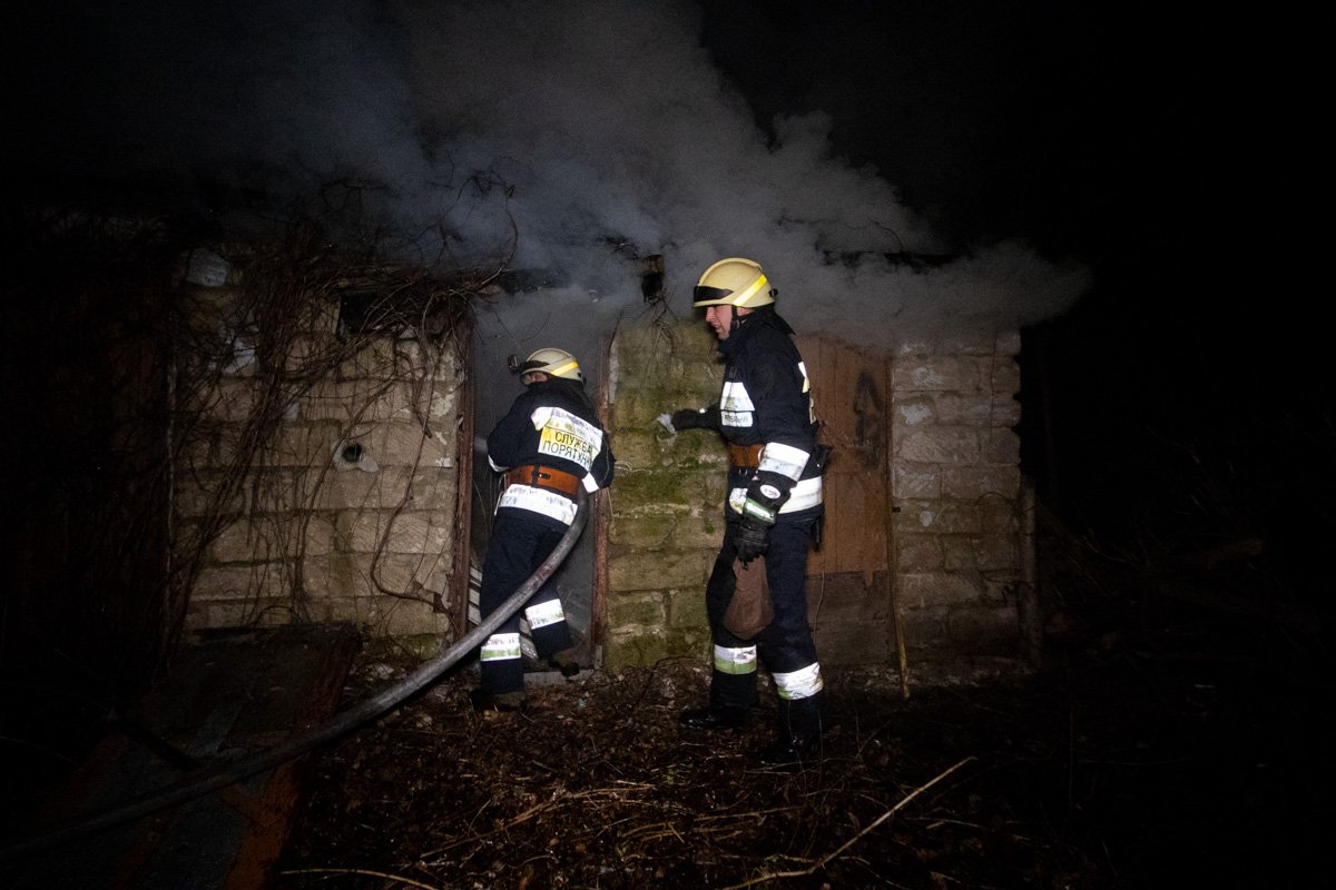 Пожар начался в одном из сараев приблизительно в 00:30