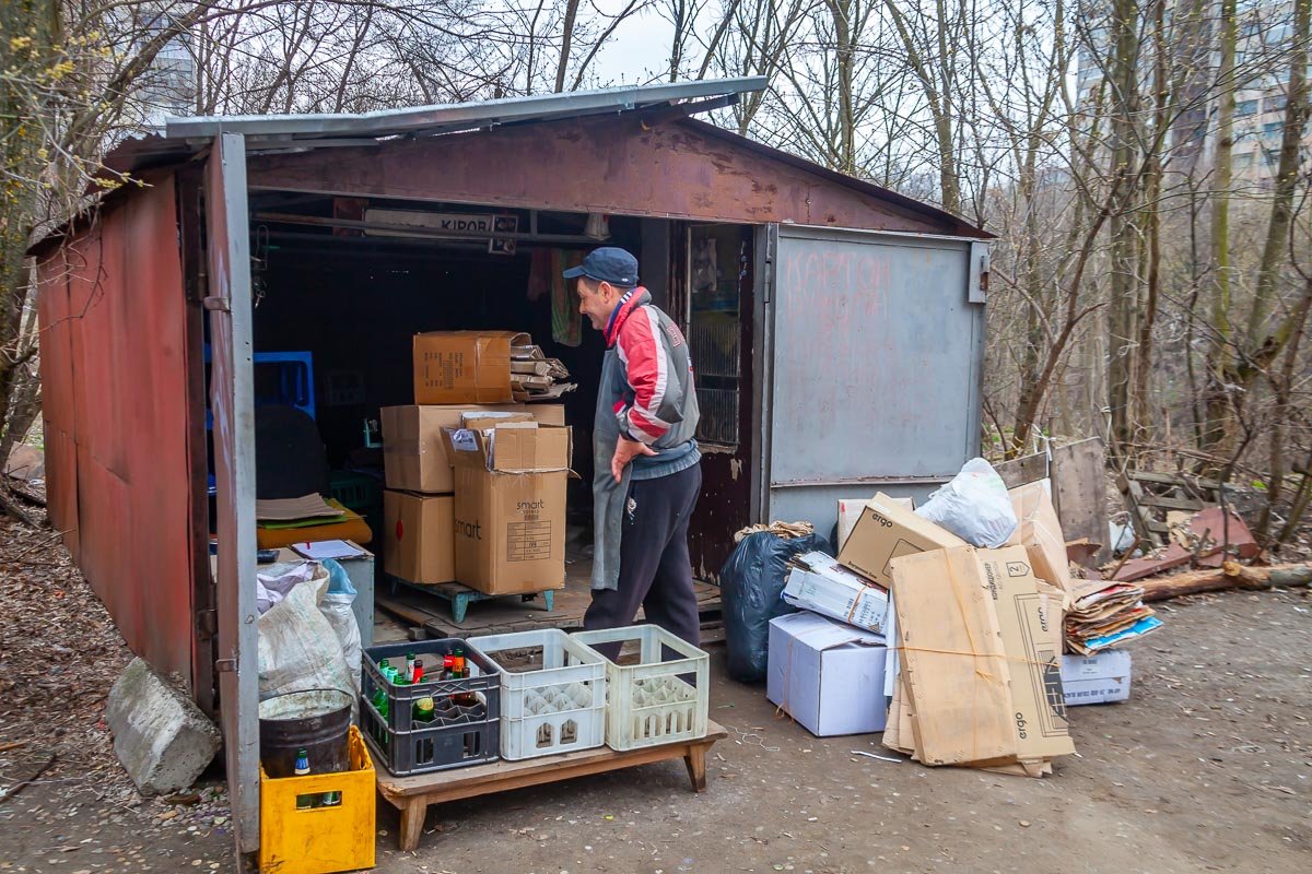 Принимали макулатуру