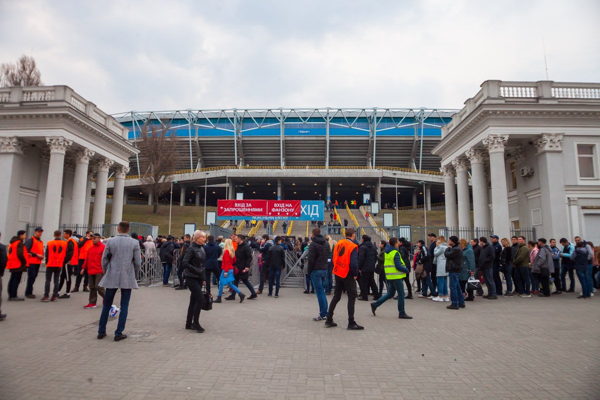 Жители Днепра не упустили возможности побывать на выступлении популярных юмористов Жители Днепра не упустили возможности побывать на выступлении популярных юмористов