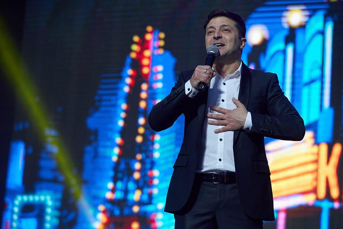 Присутствующие внимательно слушали Владимира Зеленского Присутствующие внимательно слушали Владимира Зеленского