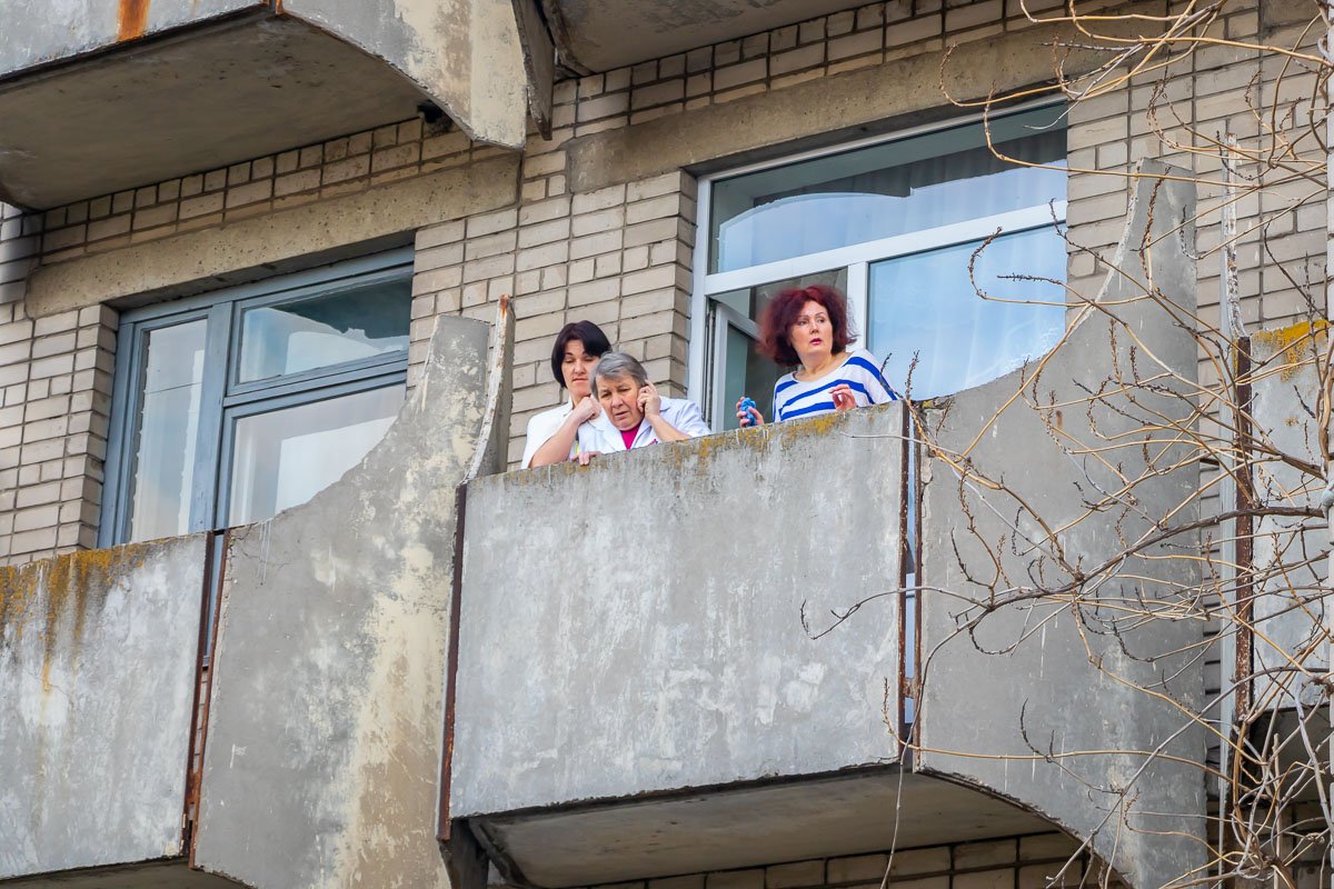 Людей вывели из здания на улицу