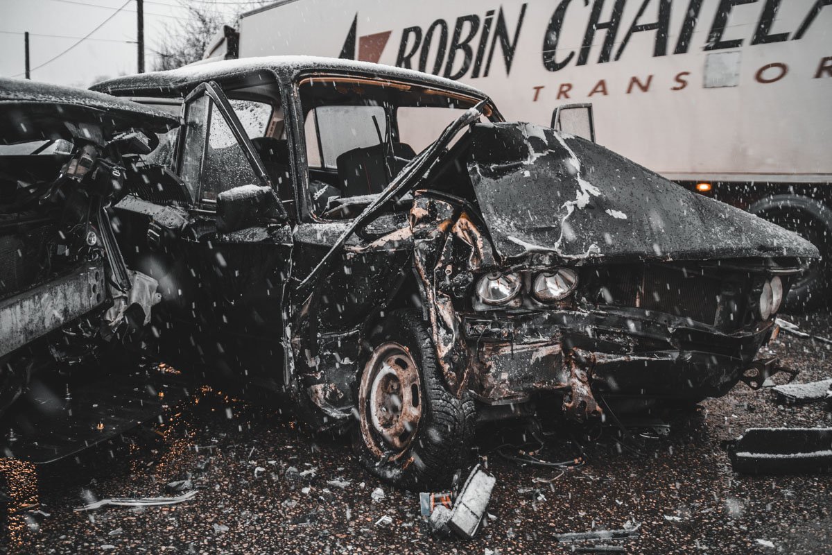 В салоне ВАЗ были двое взрослых и двое детей В салоне ВАЗ были двое взрослых и двое детей