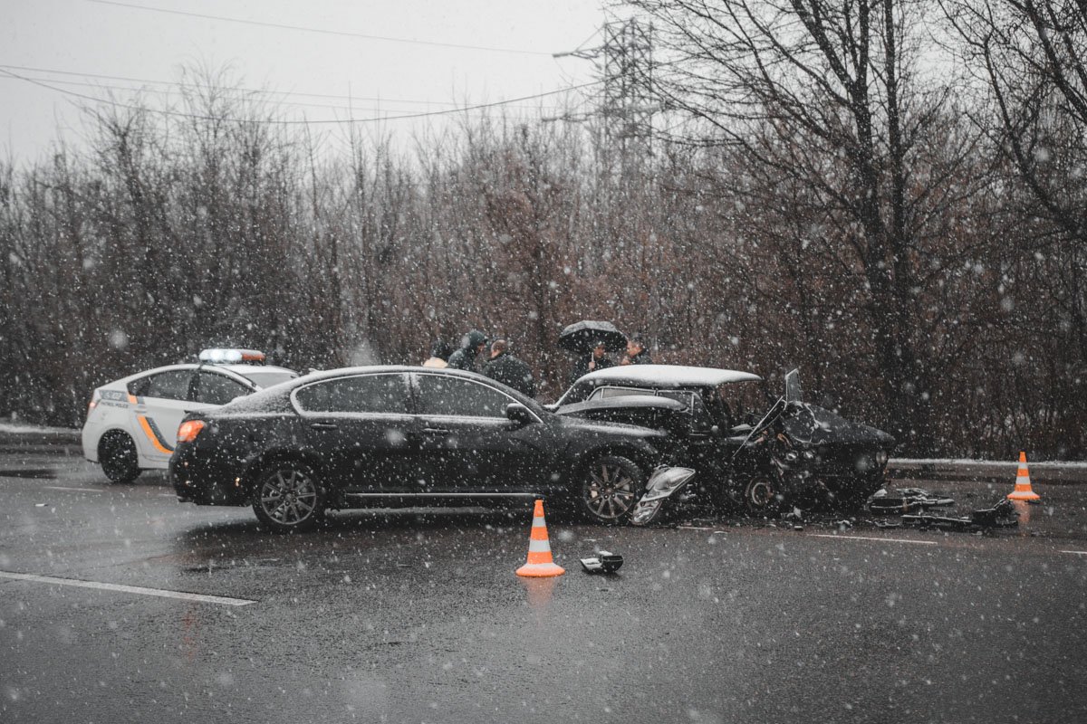 Автомобили получили серьезные повреждения Автомобили получили серьезные повреждения