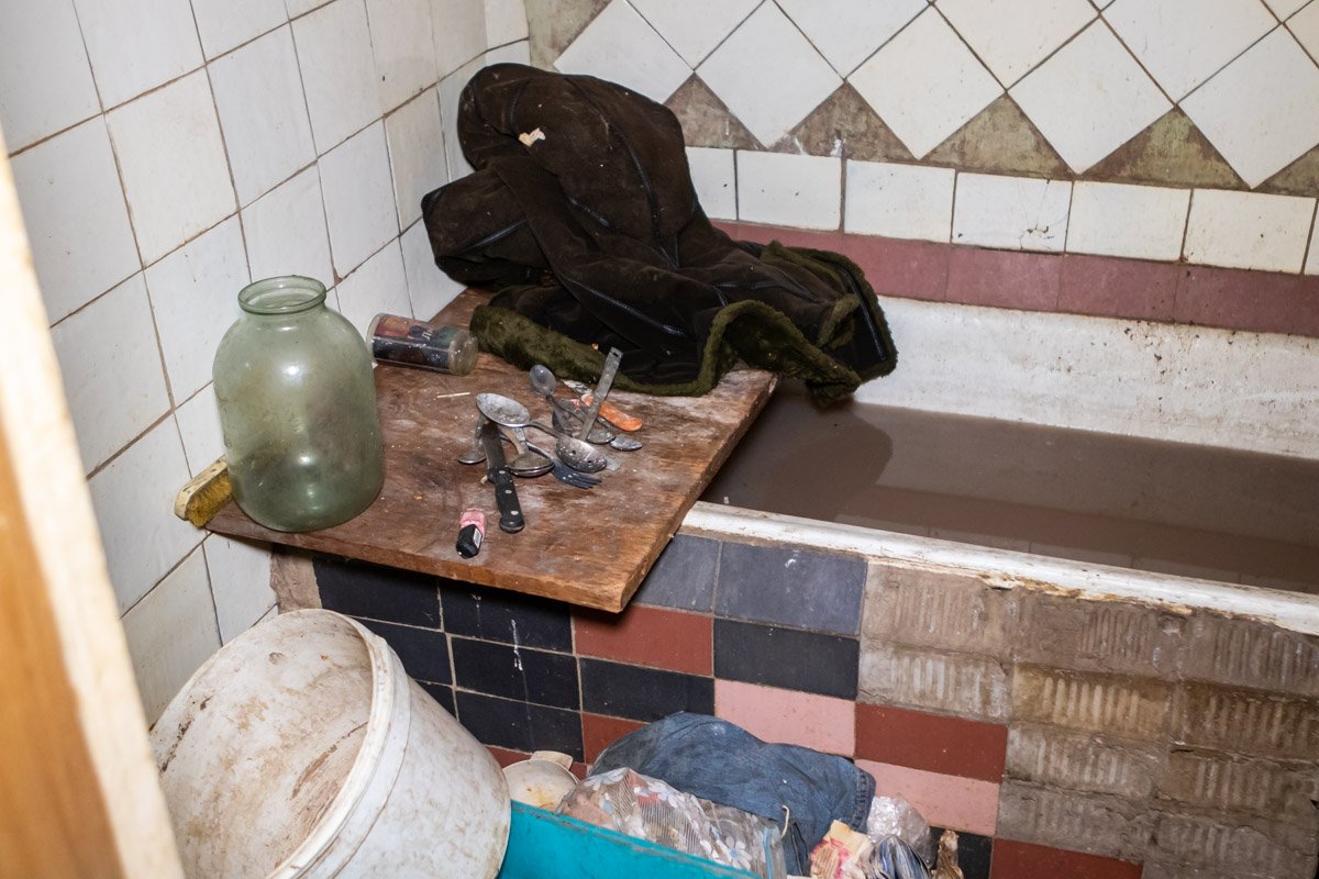 В квартире очень грязно 