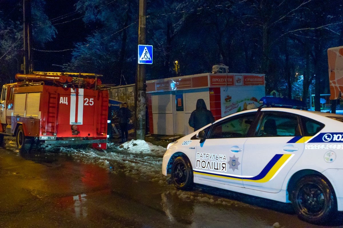 На место приехал экипаж патрульной полиции и спасатели На место приехал экипаж патрульной полиции и спасатели