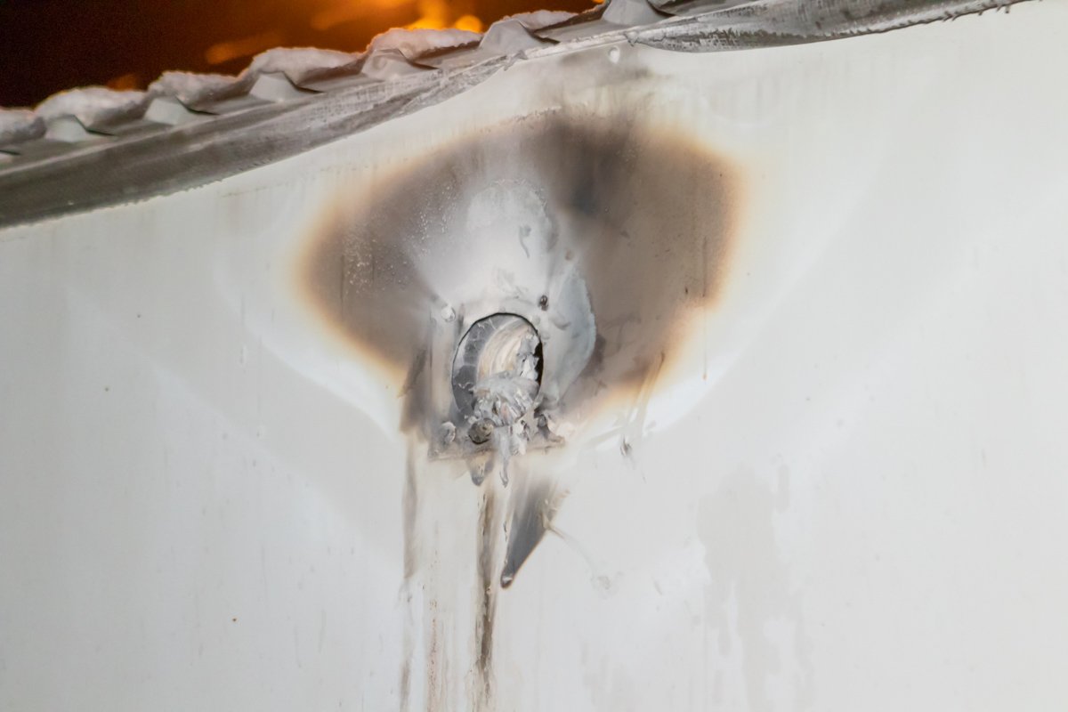 По предварительной информации, полиция рассматривает факт поджога По предварительной информации, полиция рассматривает факт поджога