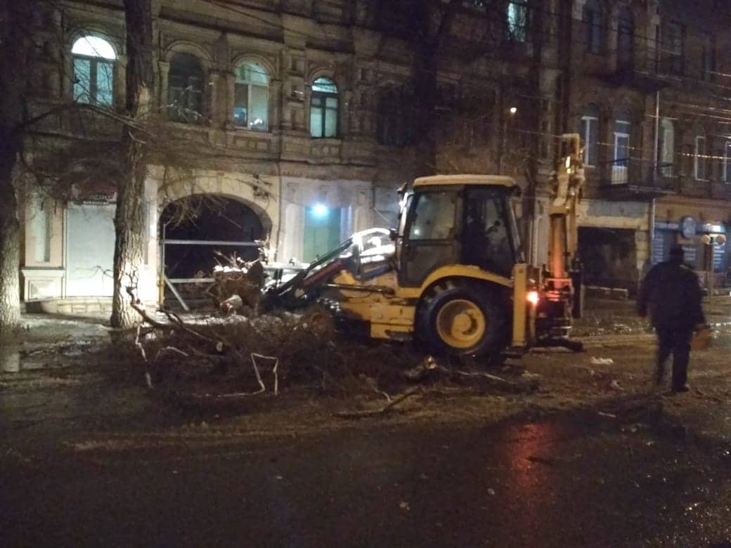 На дороги вышла спецтехника На дороги вышла спецтехника