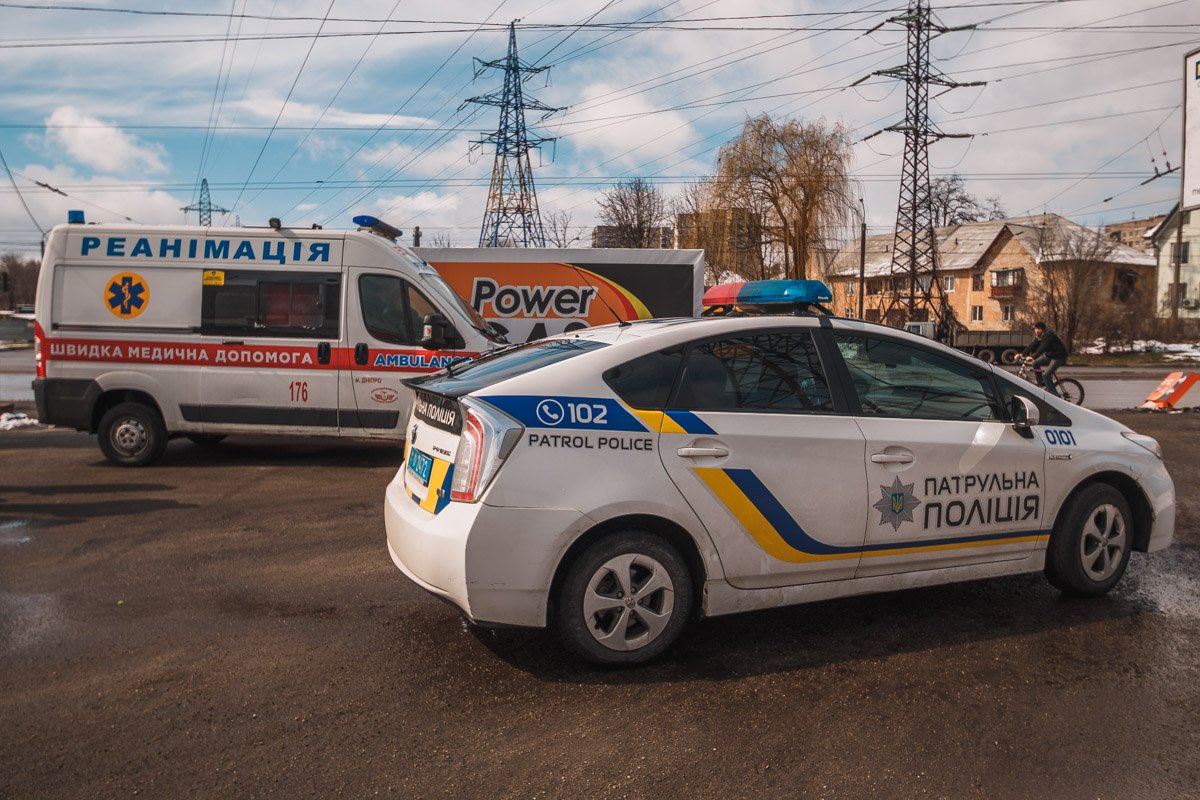 Клиенты подумали, что сотрудница заправки - мертва, поэтому вызвали на место бригаду скорой помощи и полицию Клиенты подумали, что сотрудница заправки - мертва, поэтому вызвали на место бригаду скорой помощи и полицию