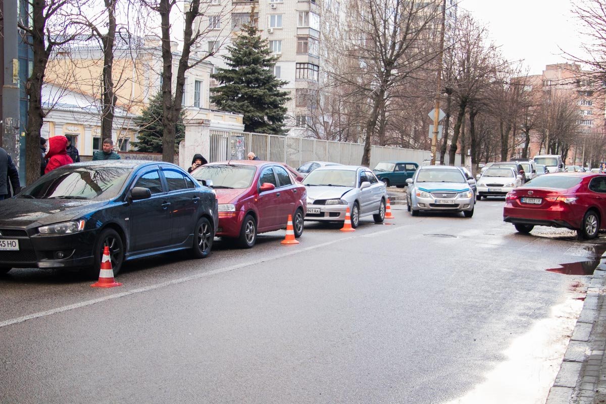 Водителя Chevrolet забрала скорая Водителя Chevrolet забрала скорая
